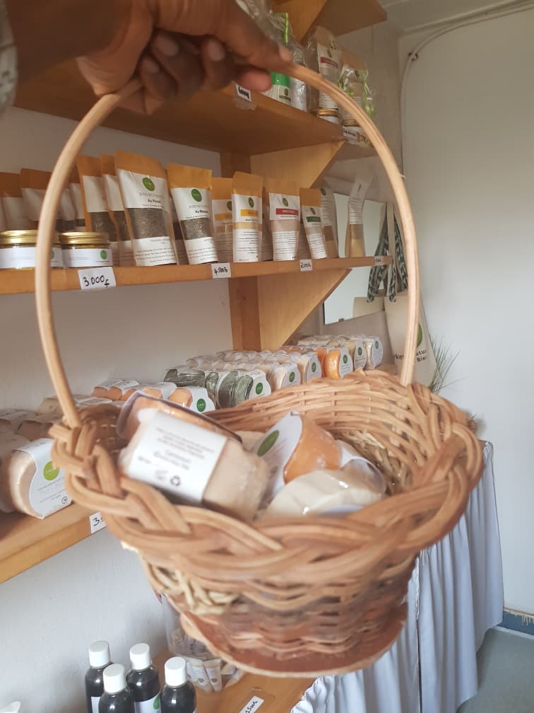 Panier en raphia en emballage